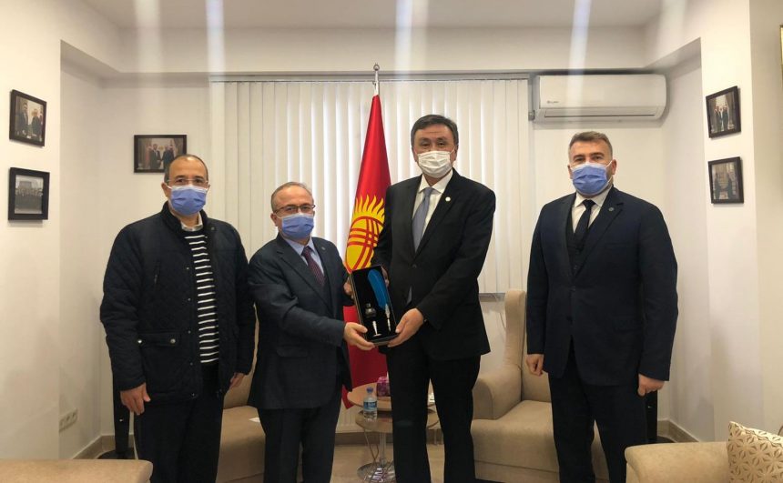 Кыргызстан элчиси “Маариф” фонду жетекчиси менен жолукту